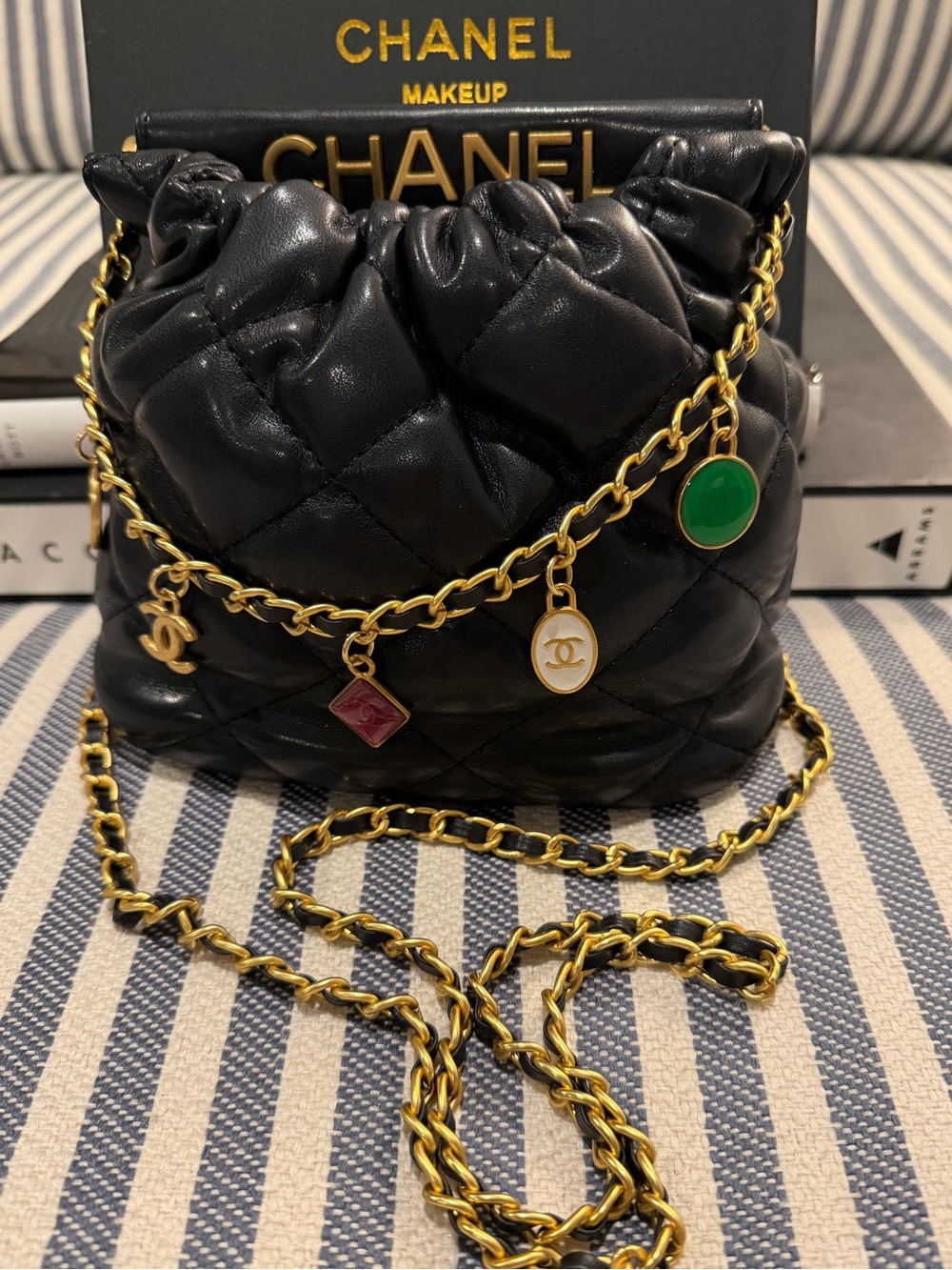 CHANEL Beaute VIP/GWP/ MAKEUP Quilted Crossbody Bag with Charms. Gold Chain. - Picture 4 of 16